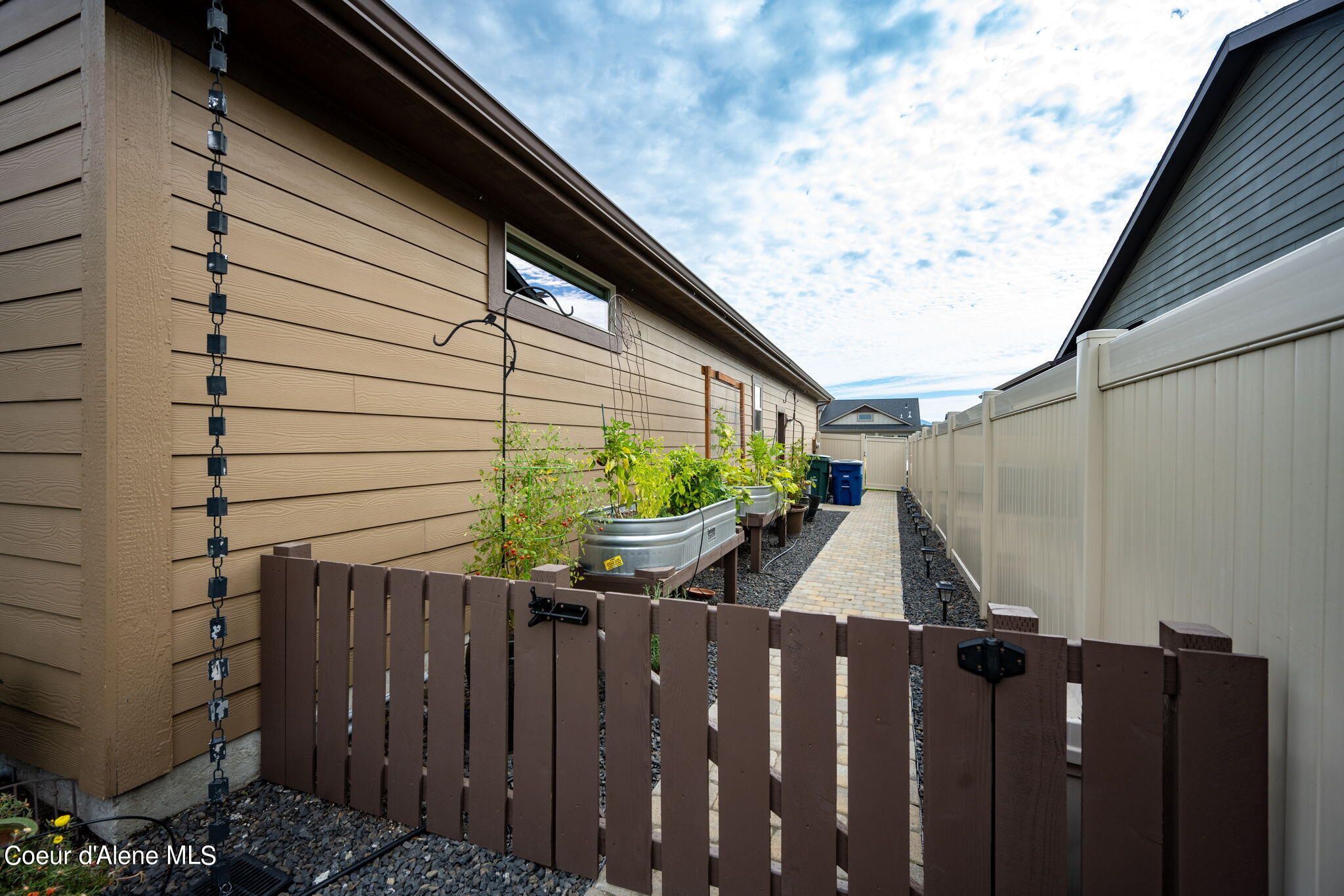 3133 N KIERNAN DR