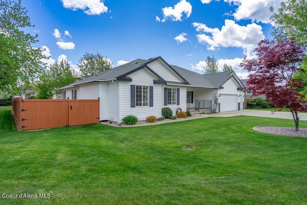 8716 N CLOVERLEAF DR