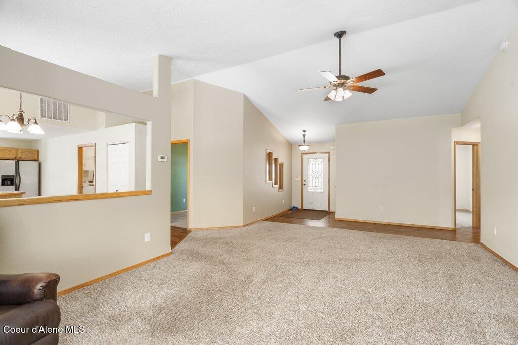 8716 N CLOVERLEAF DR