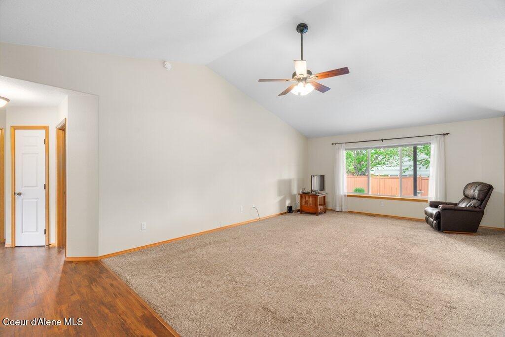 8716 N CLOVERLEAF DR