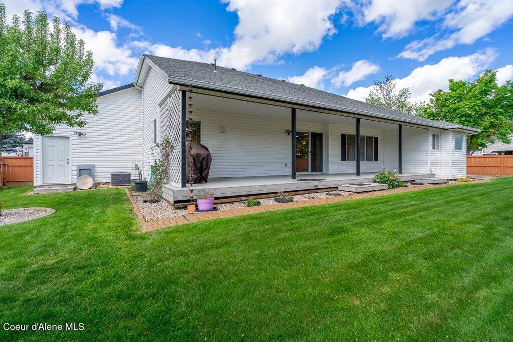 8716 N CLOVERLEAF DR