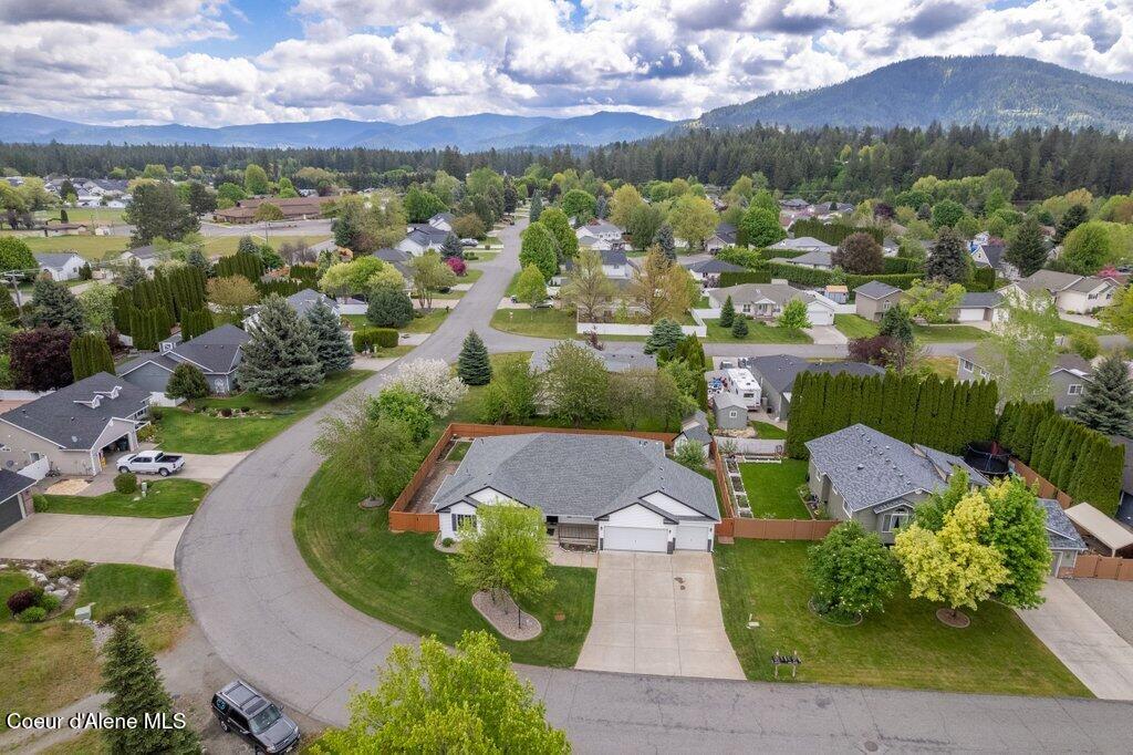 8716 N CLOVERLEAF DR