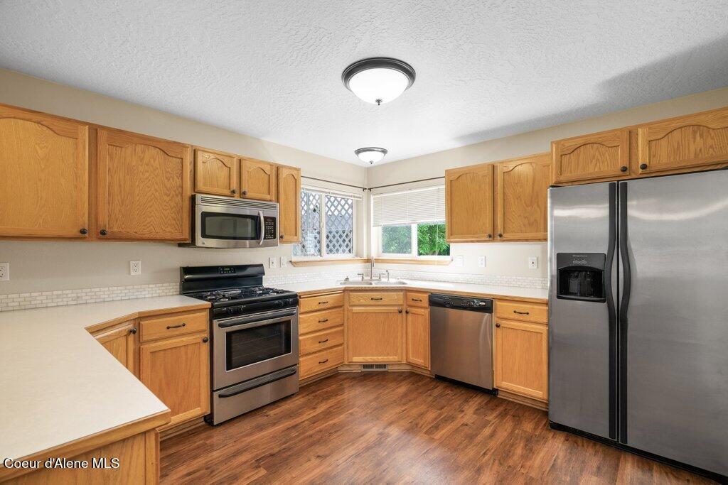 8716 N CLOVERLEAF DR
