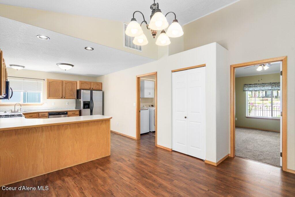 8716 N CLOVERLEAF DR