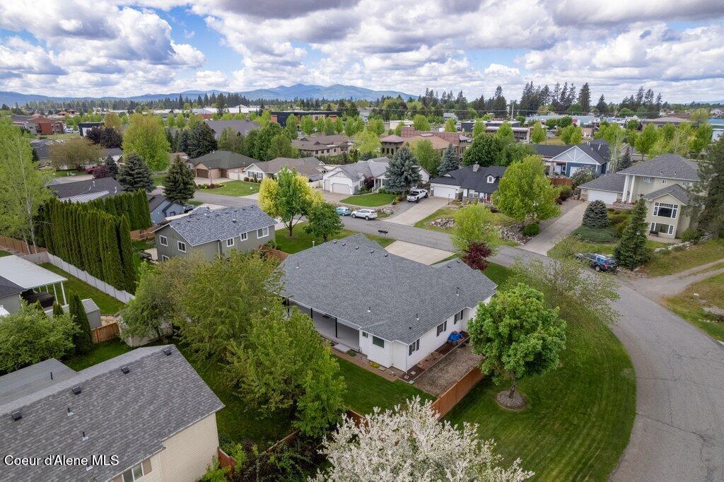 8716 N CLOVERLEAF DR