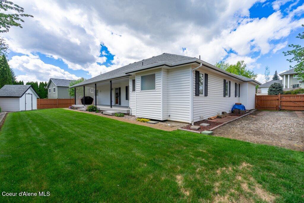 8716 N CLOVERLEAF DR