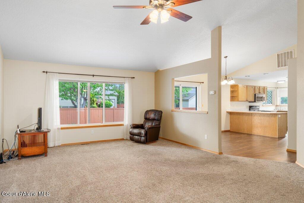8716 N CLOVERLEAF DR