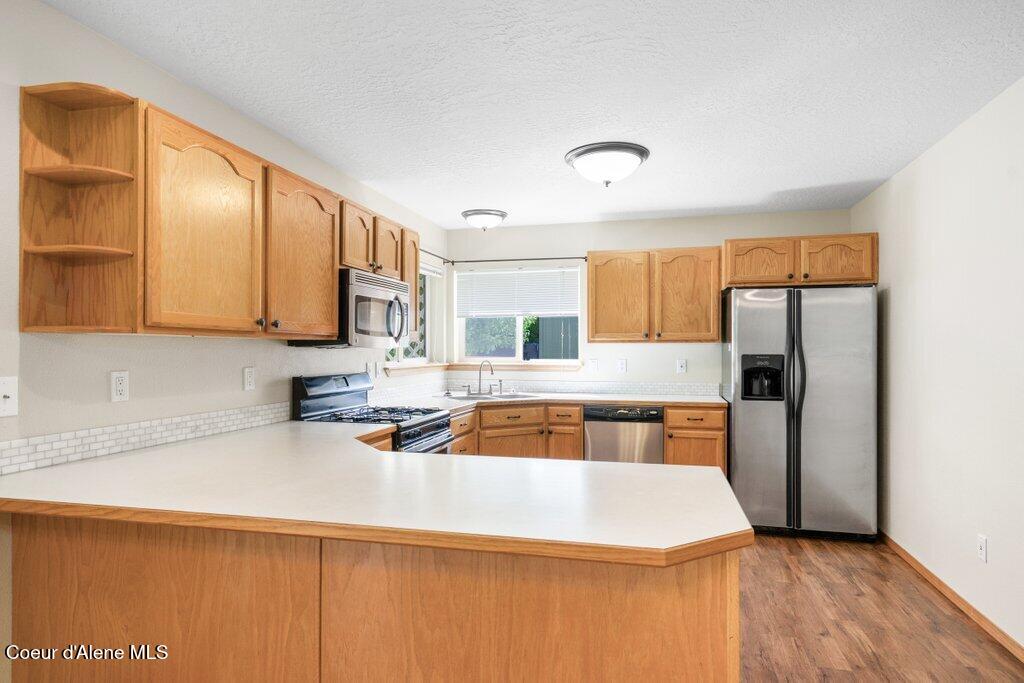8716 N CLOVERLEAF DR