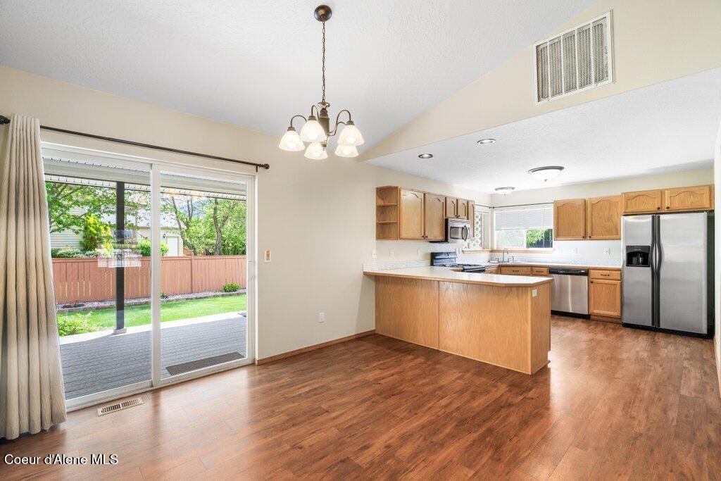 8716 N CLOVERLEAF DR