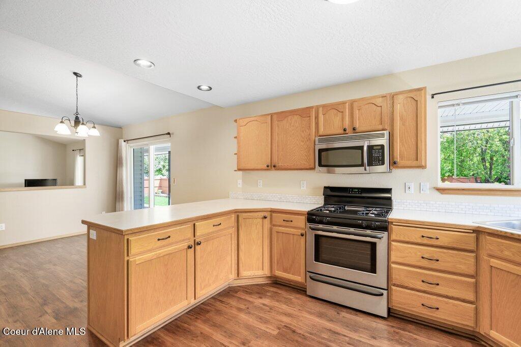 8716 N CLOVERLEAF DR
