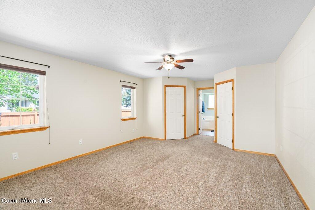 8716 N CLOVERLEAF DR