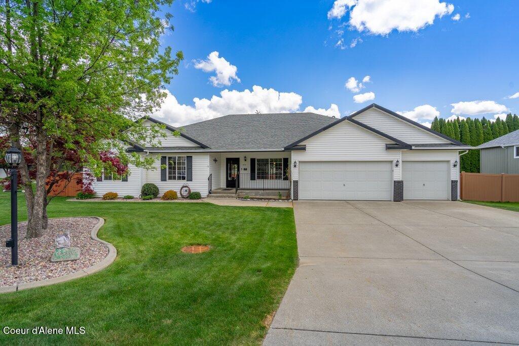 8716 N CLOVERLEAF DR