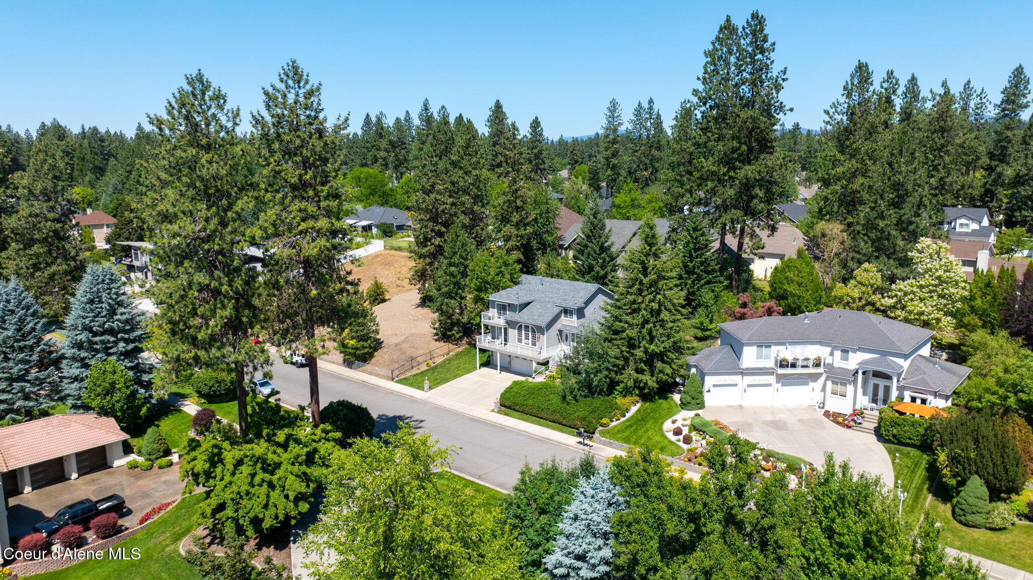 5570 E SHORELINE DR
