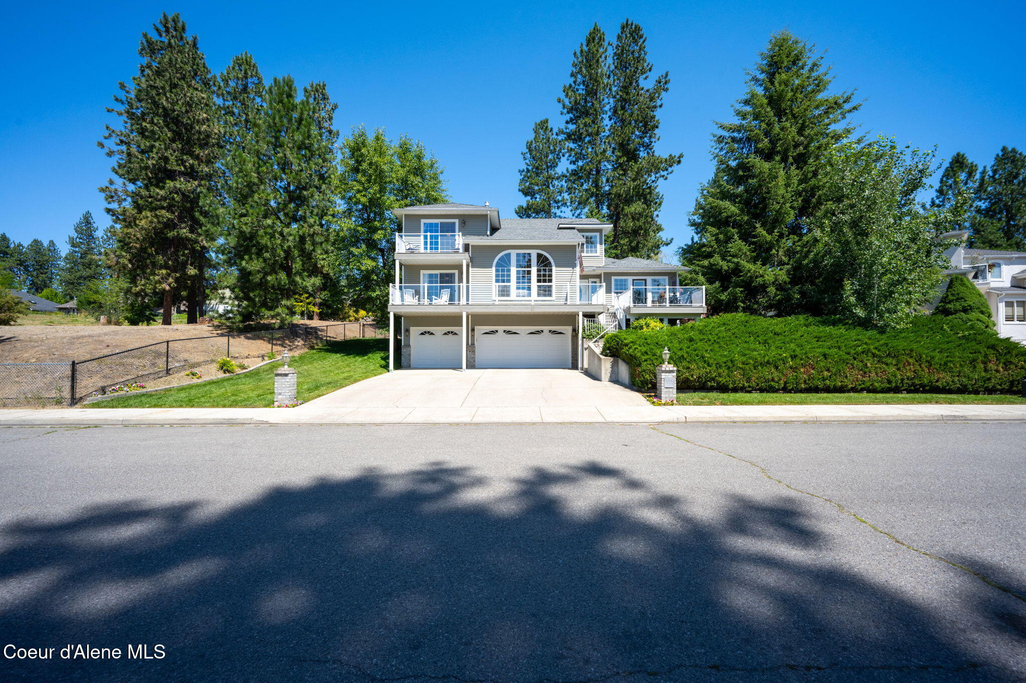 5570 E SHORELINE DR