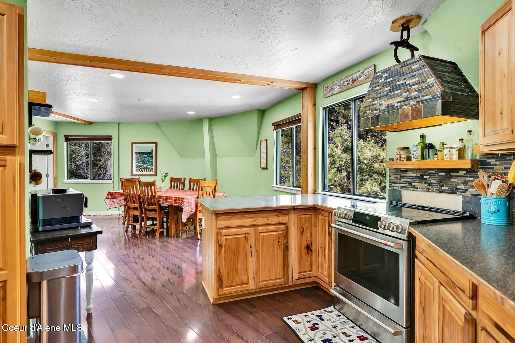 590 Skyhawk Dr
