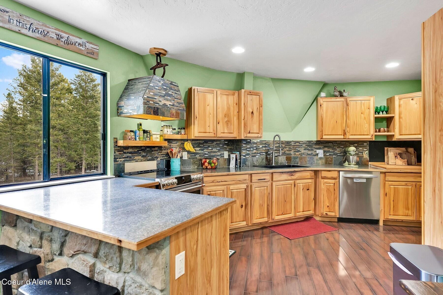 590 Skyhawk Dr