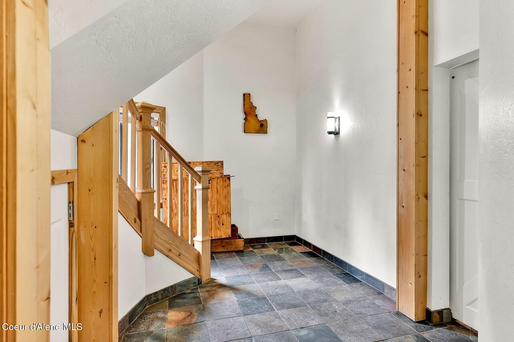 590 Skyhawk Dr
