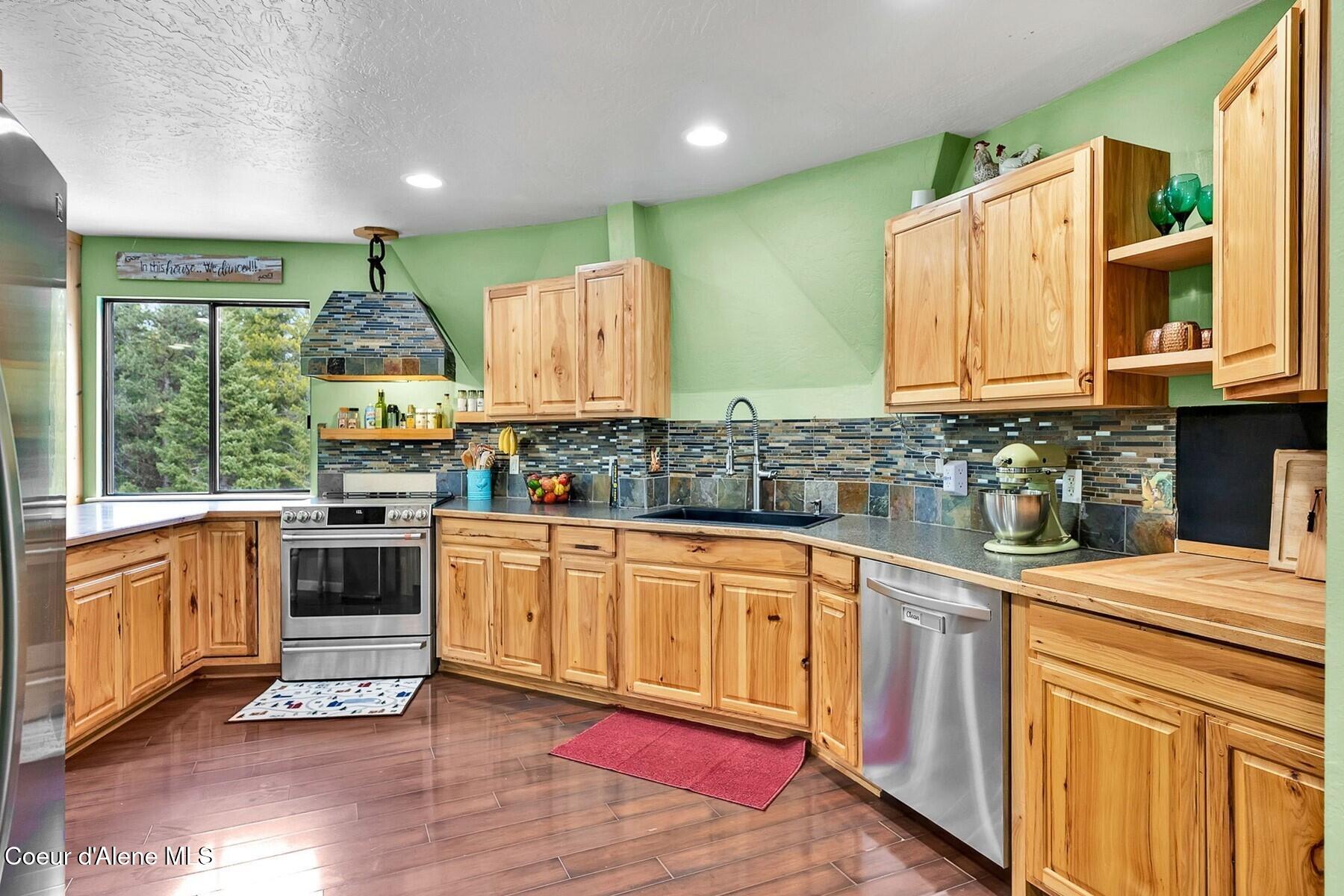 590 Skyhawk Dr