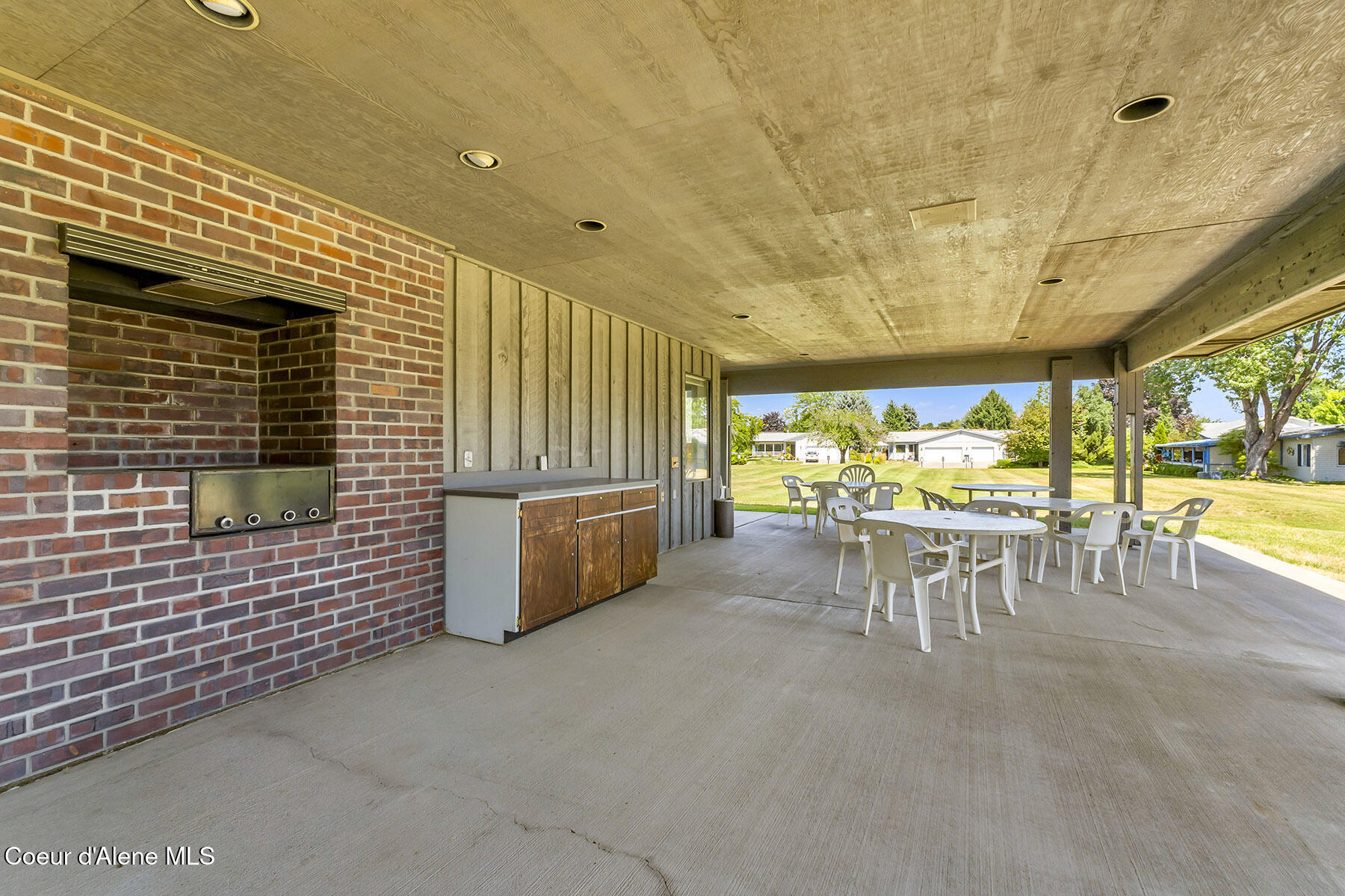 1393 W Linwood Dr