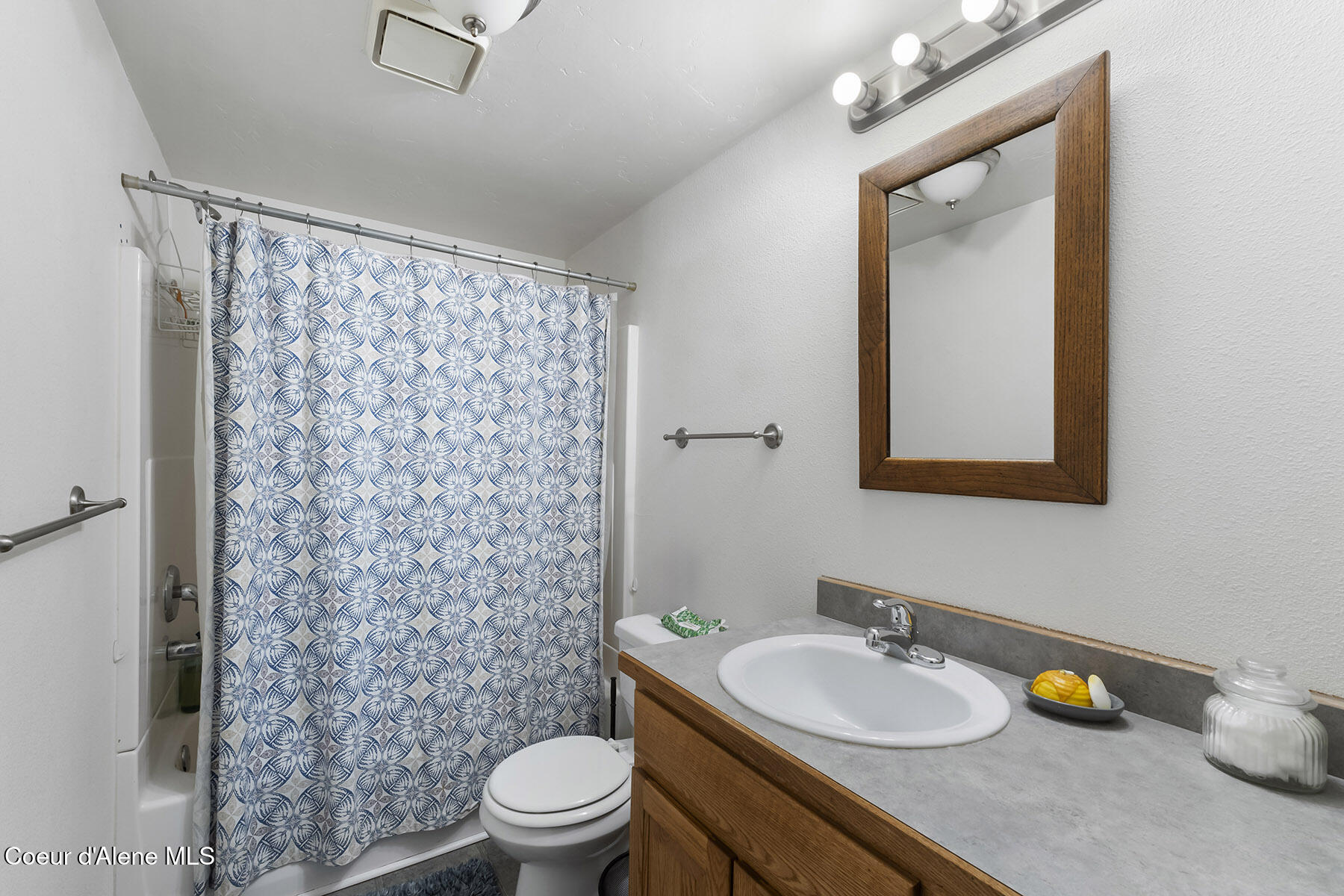 1393 W Linwood Dr