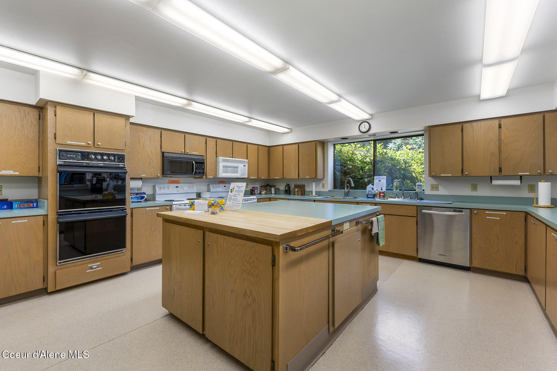 1393 W Linwood Dr