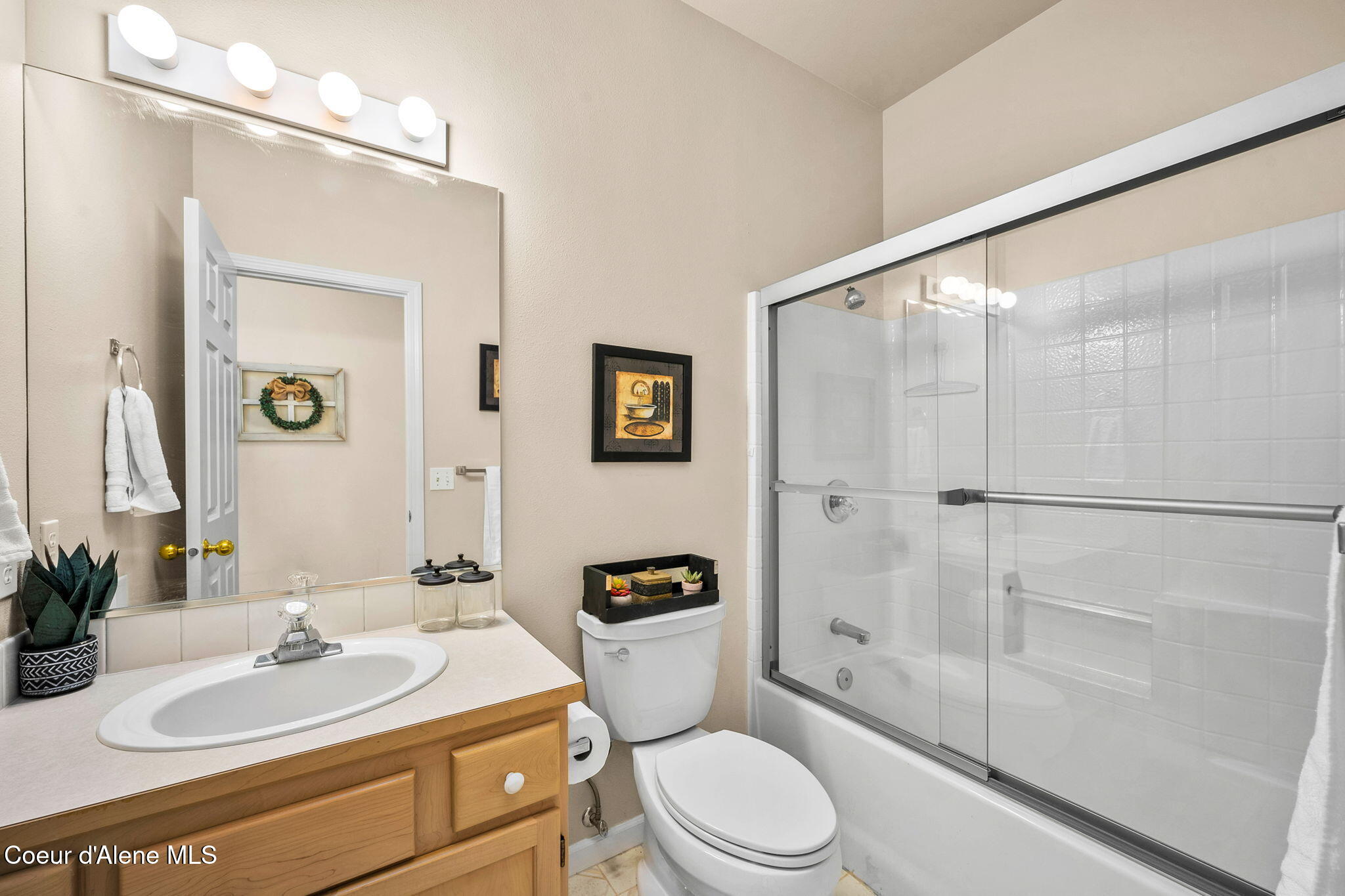 6122 n Harcourt Dr, Coeur d'Alene