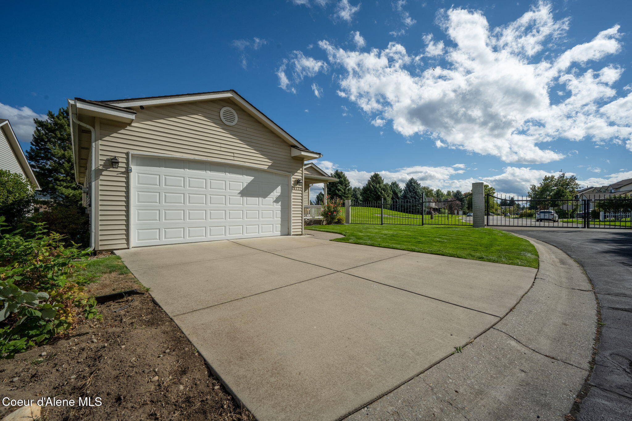 6122 n Harcourt Dr, Coeur d'Alene