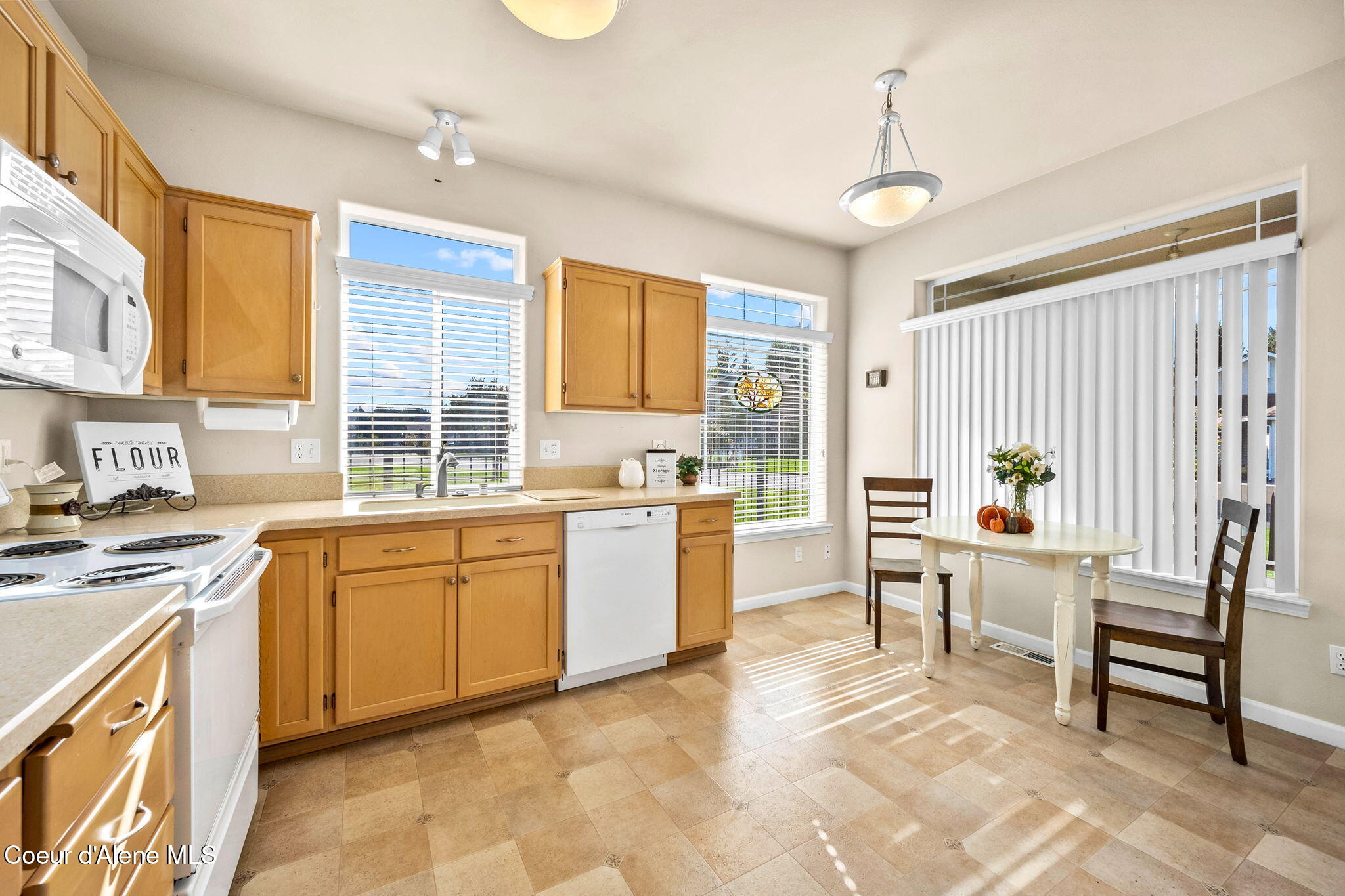 6122 n Harcourt Dr, Coeur d'Alene