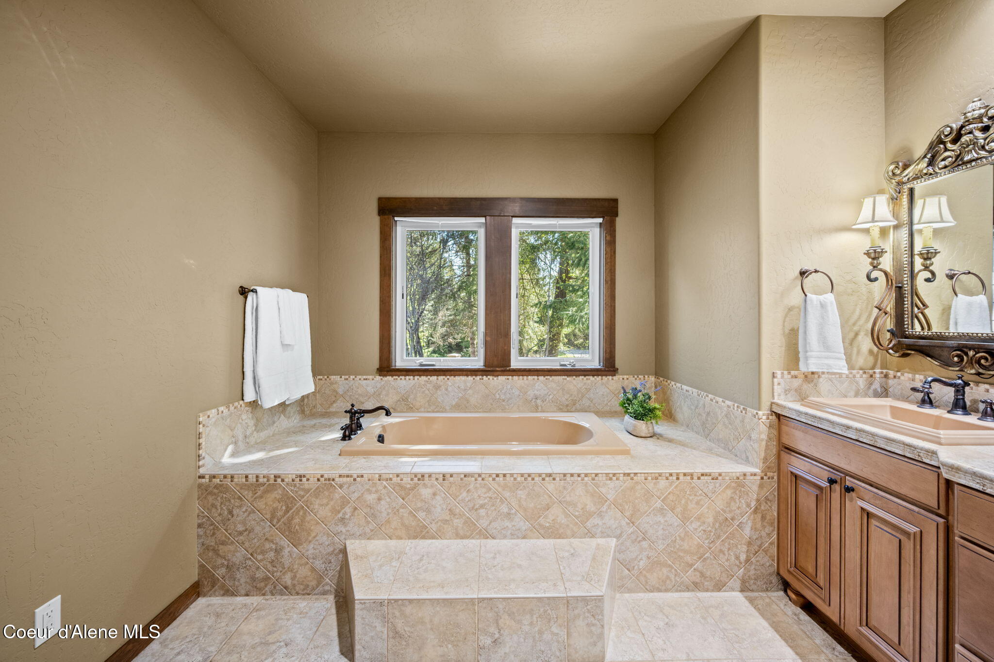 8668 N Stable Trace CT