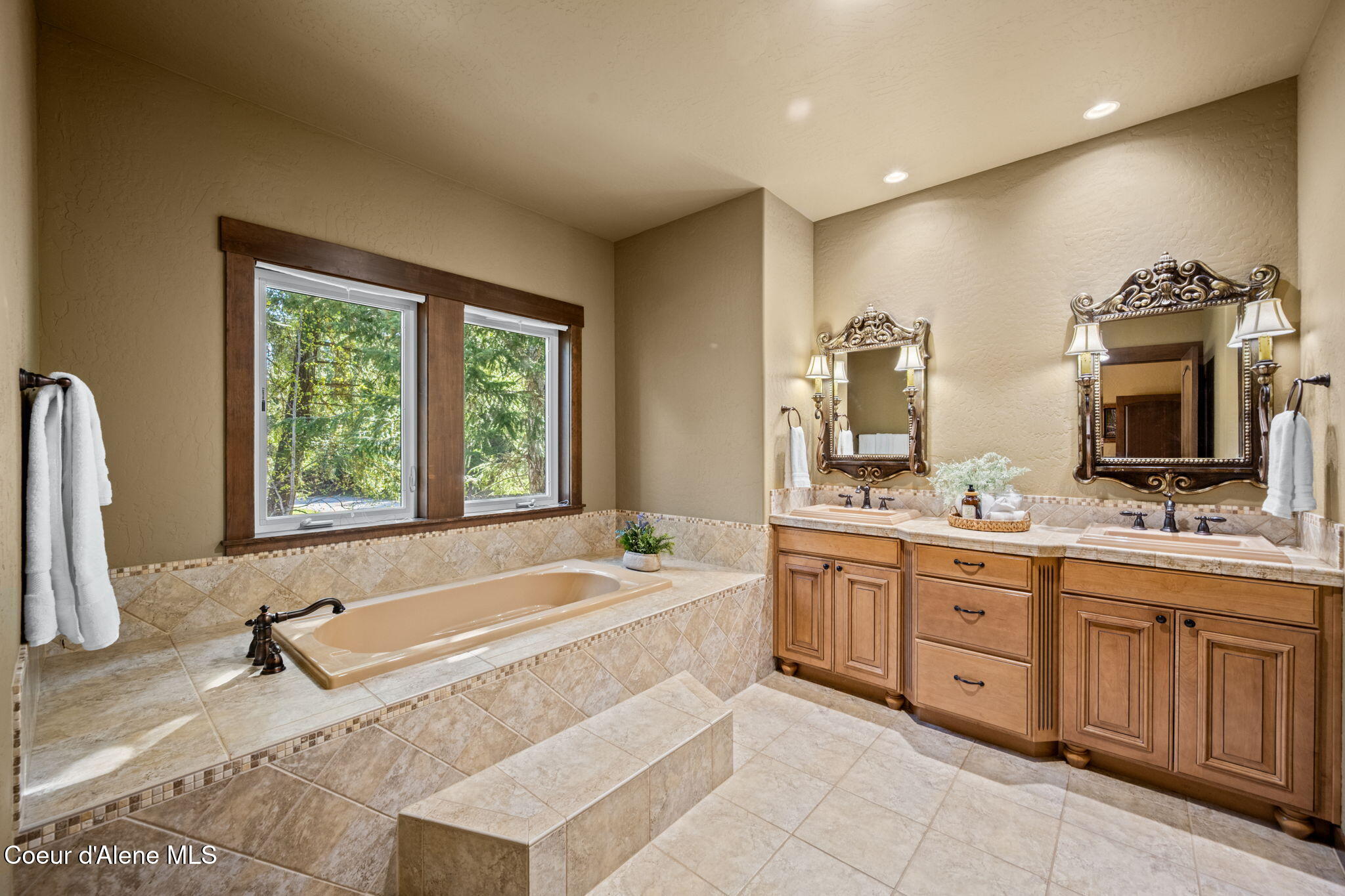 8668 N Stable Trace CT