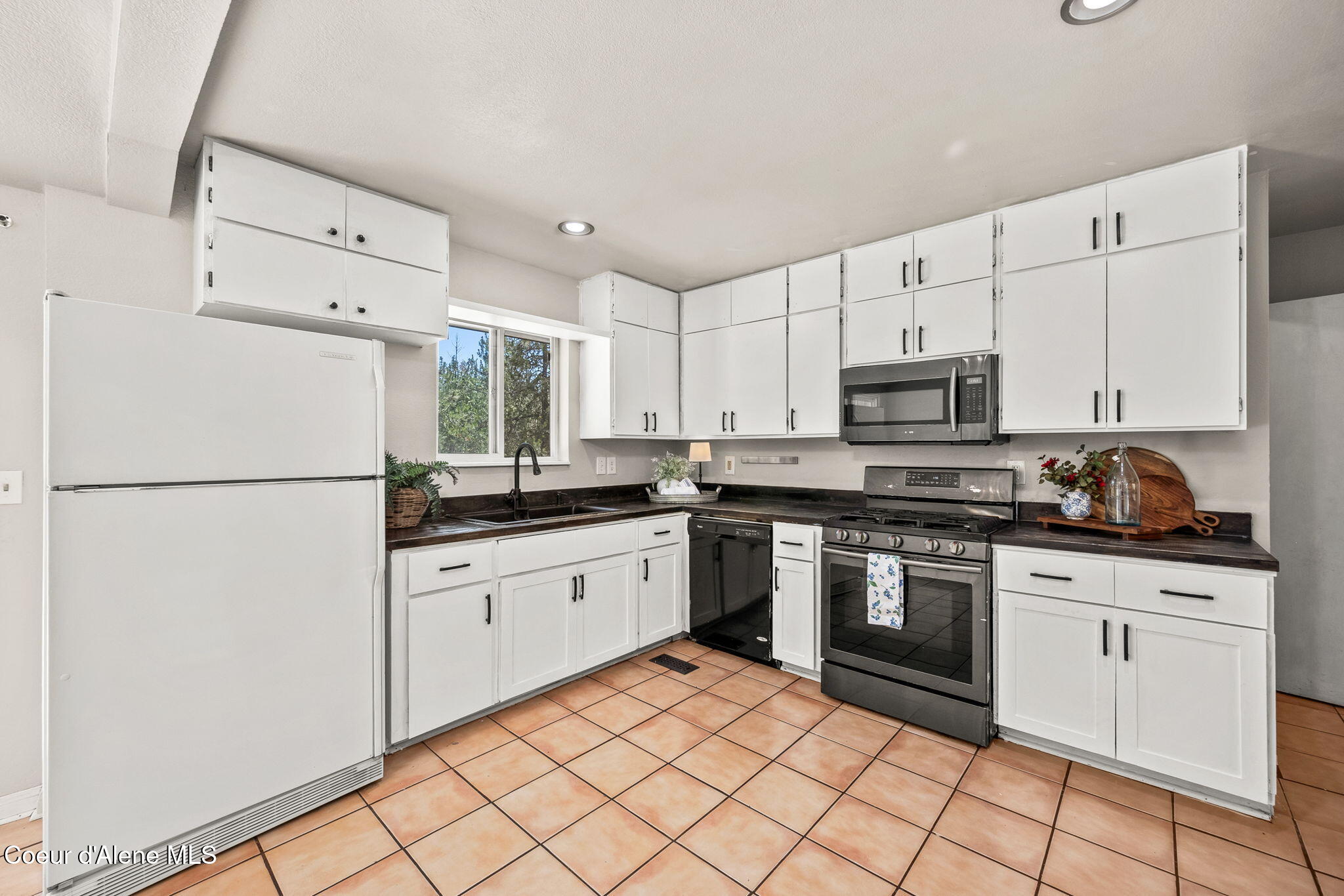 33250 N Tahoe DR
