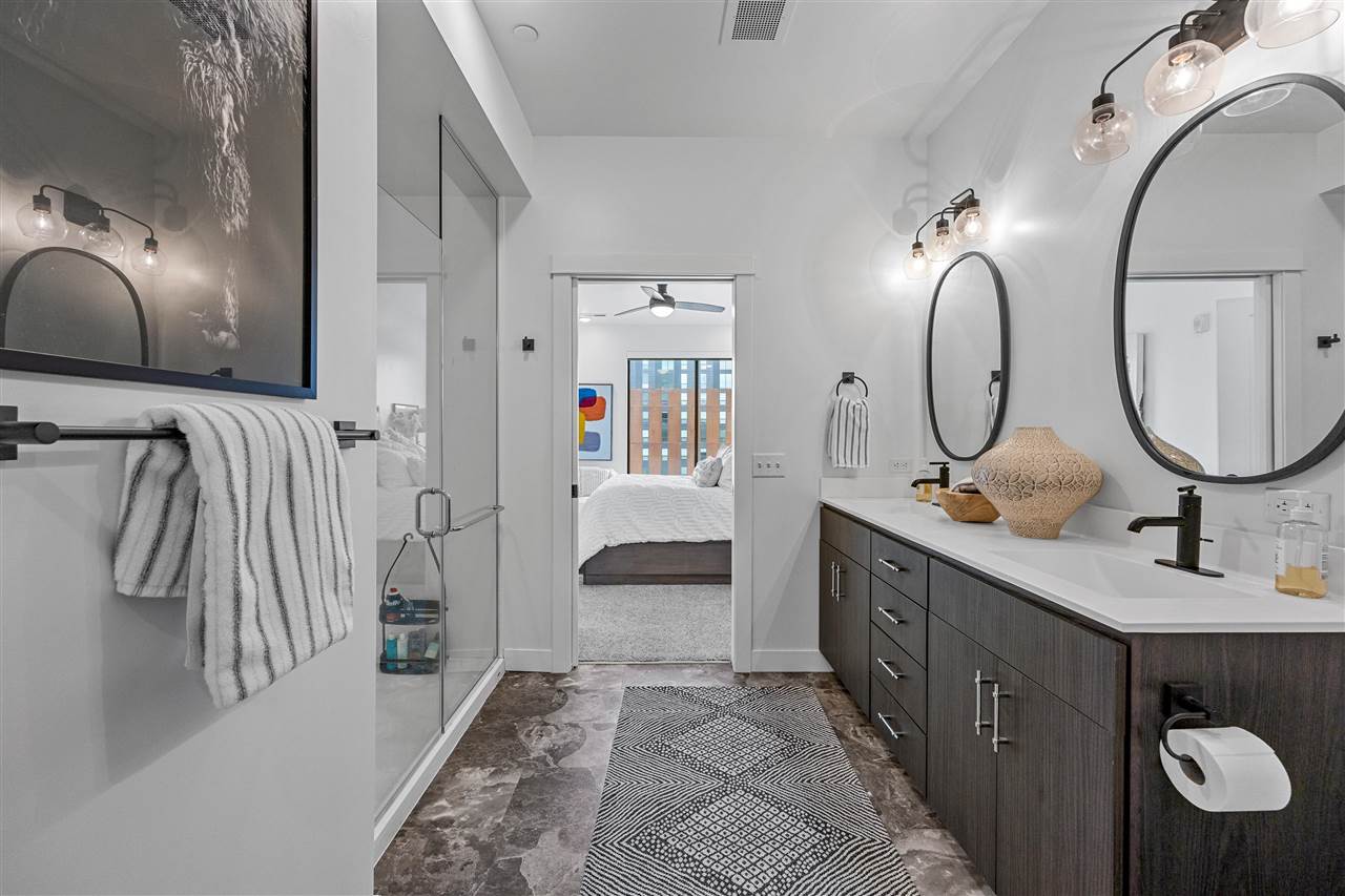 300 S Clinton Unit: 709
