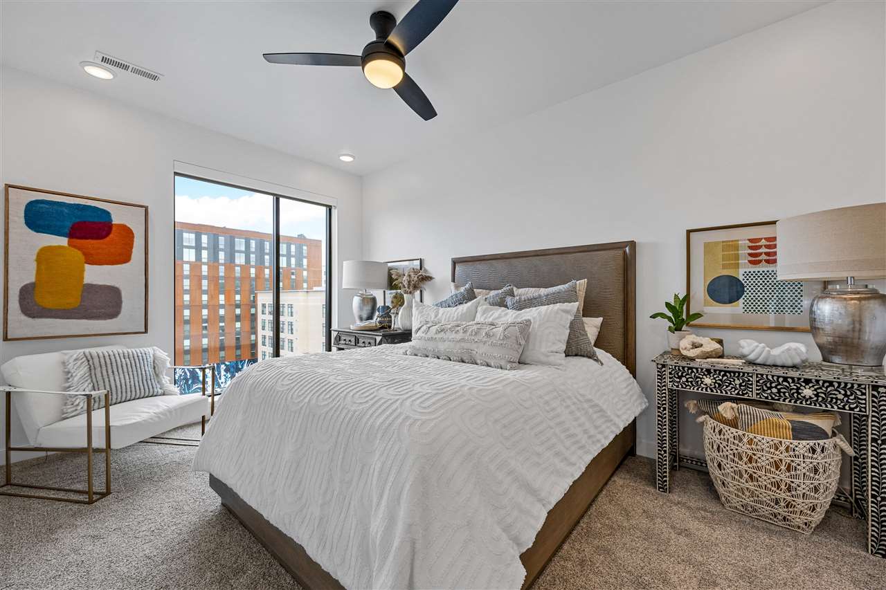 300 S Clinton Unit: 709