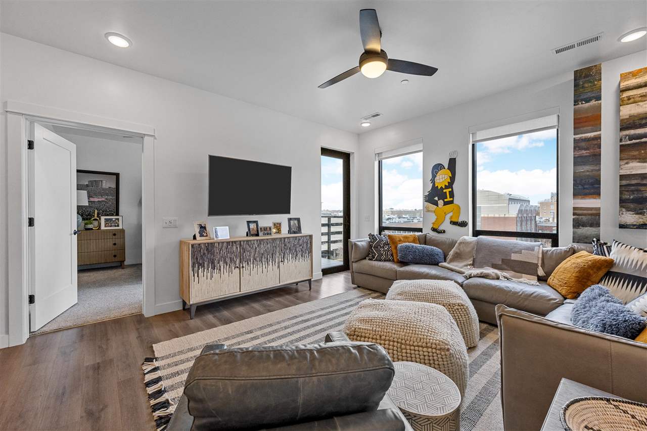 300 S Clinton Unit: 709