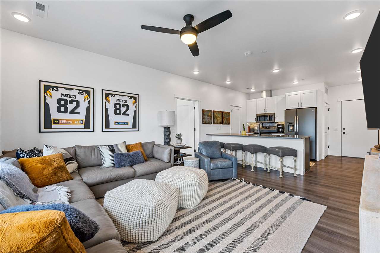 300 S Clinton Unit: 709