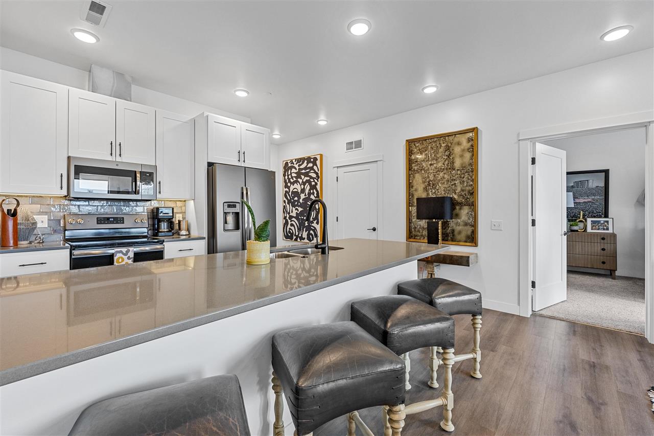 300 S Clinton Unit: 709