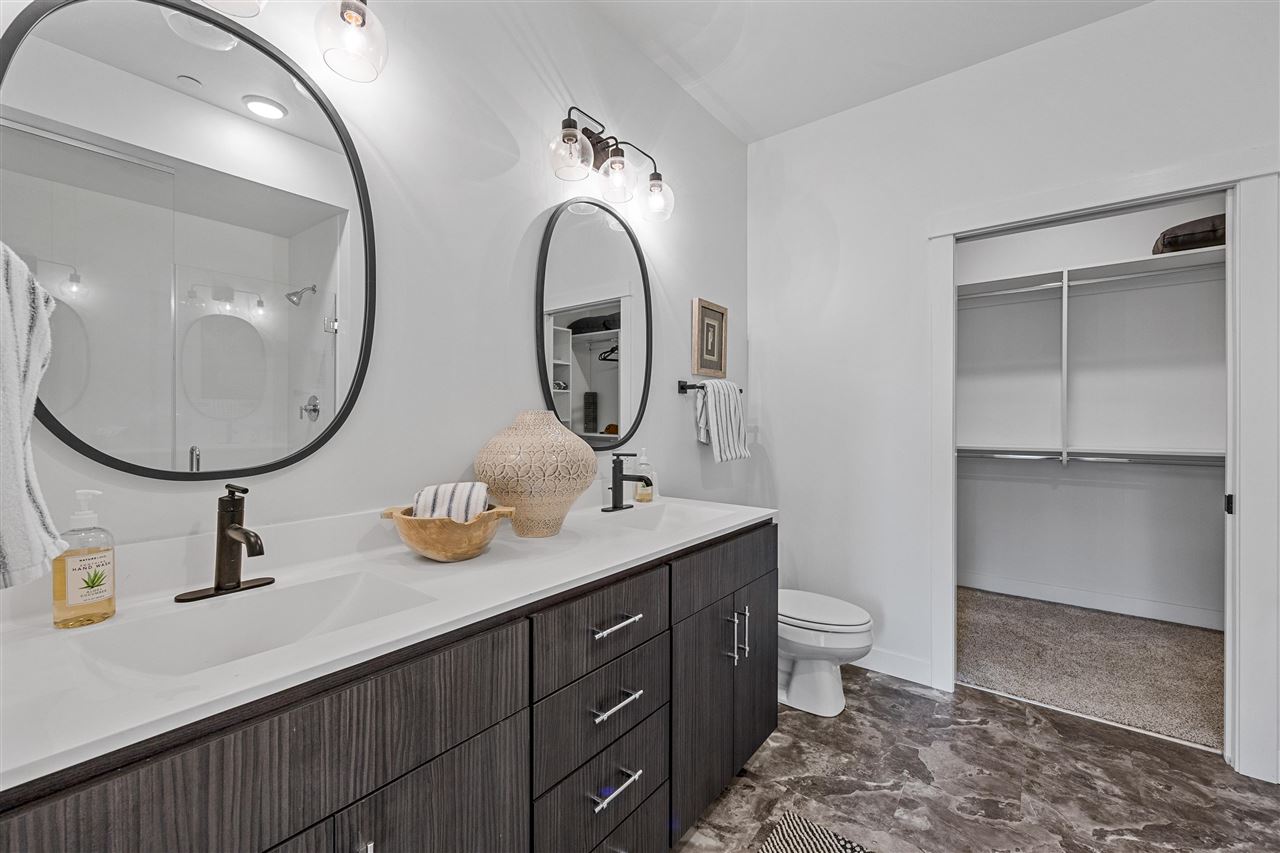 300 S Clinton Unit: 709