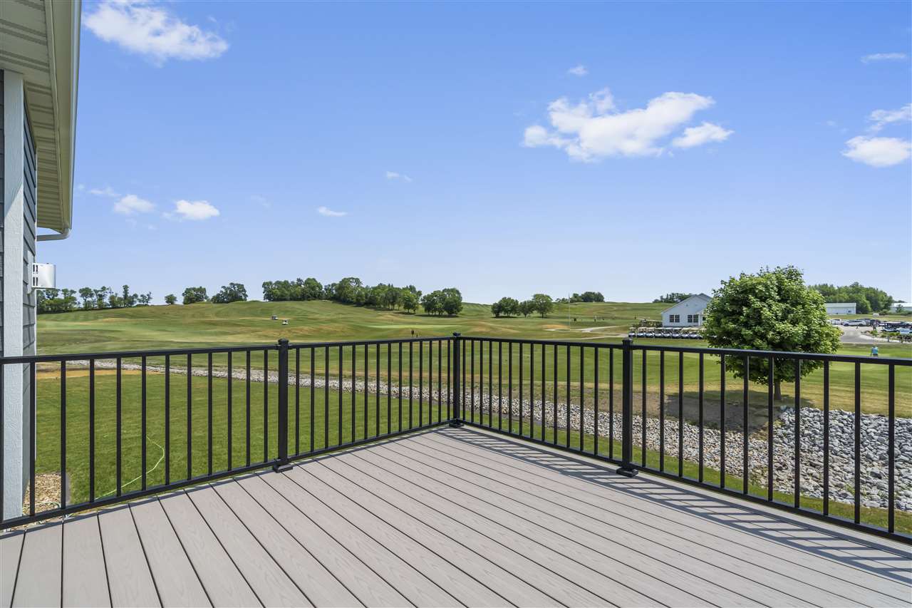 916 Long Dr