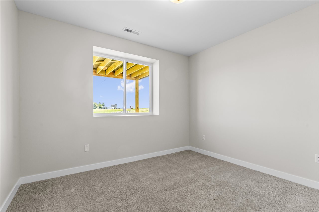 916 Long Dr
