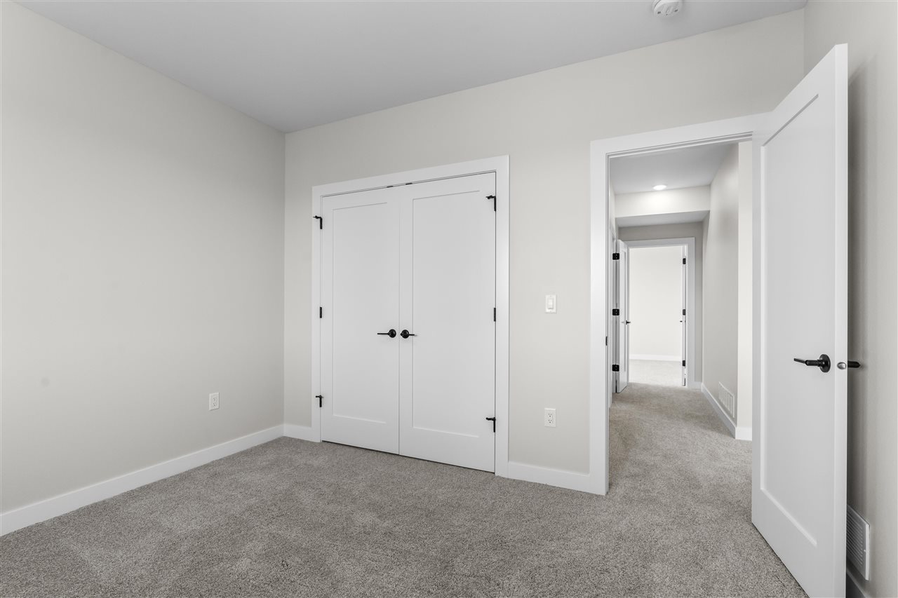 916 Long Dr