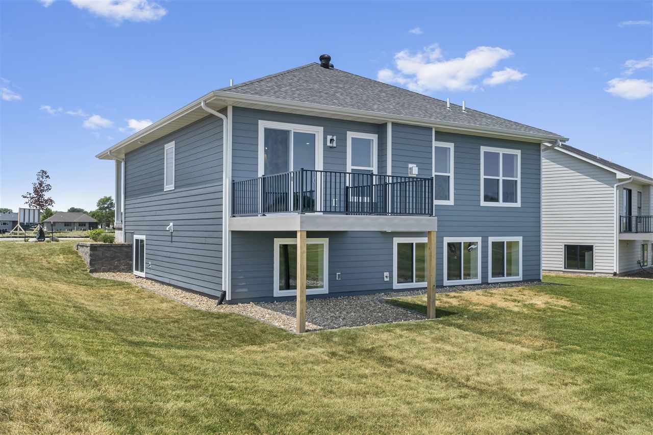 916 Long Dr