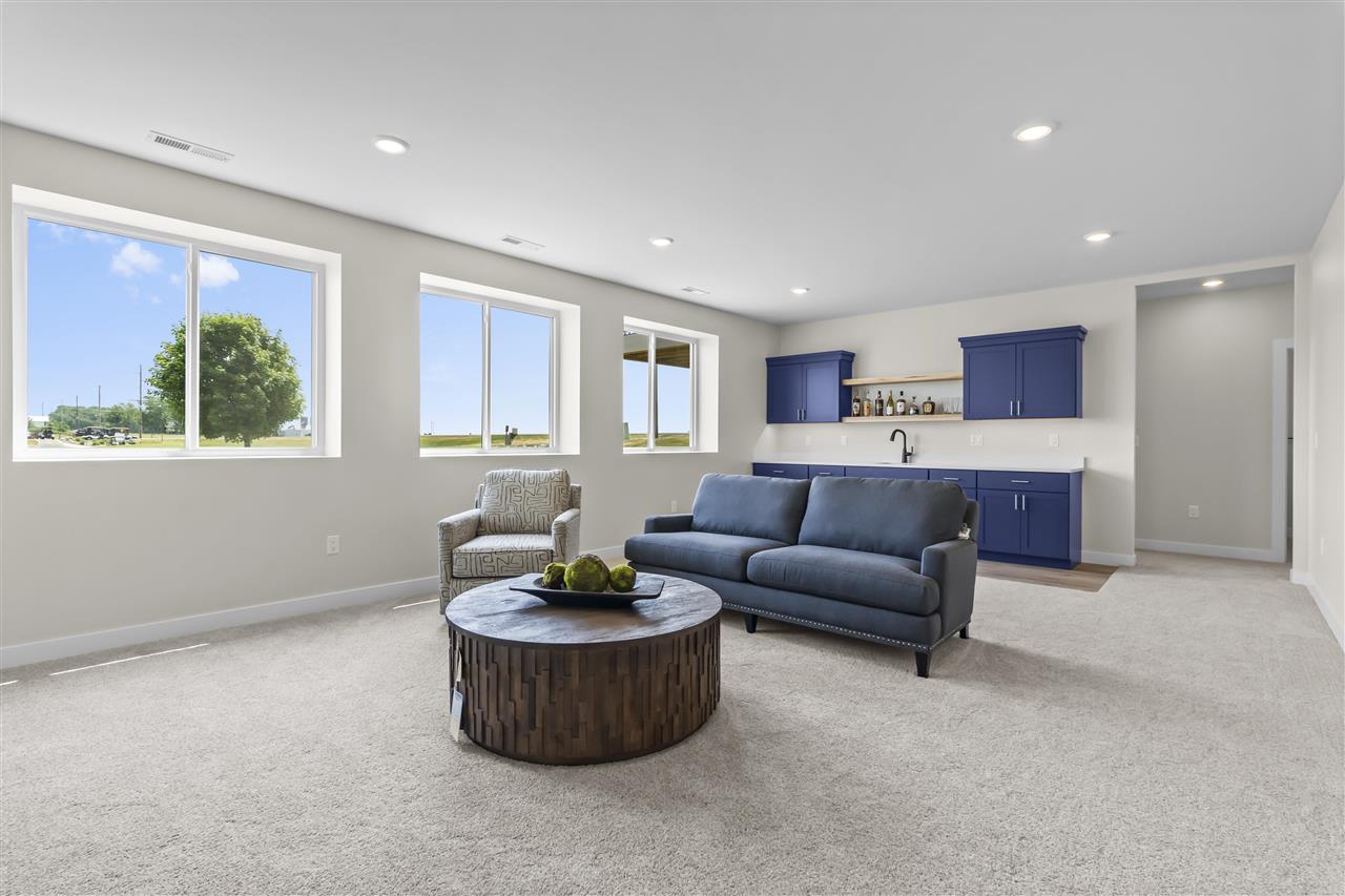 916 Long Dr