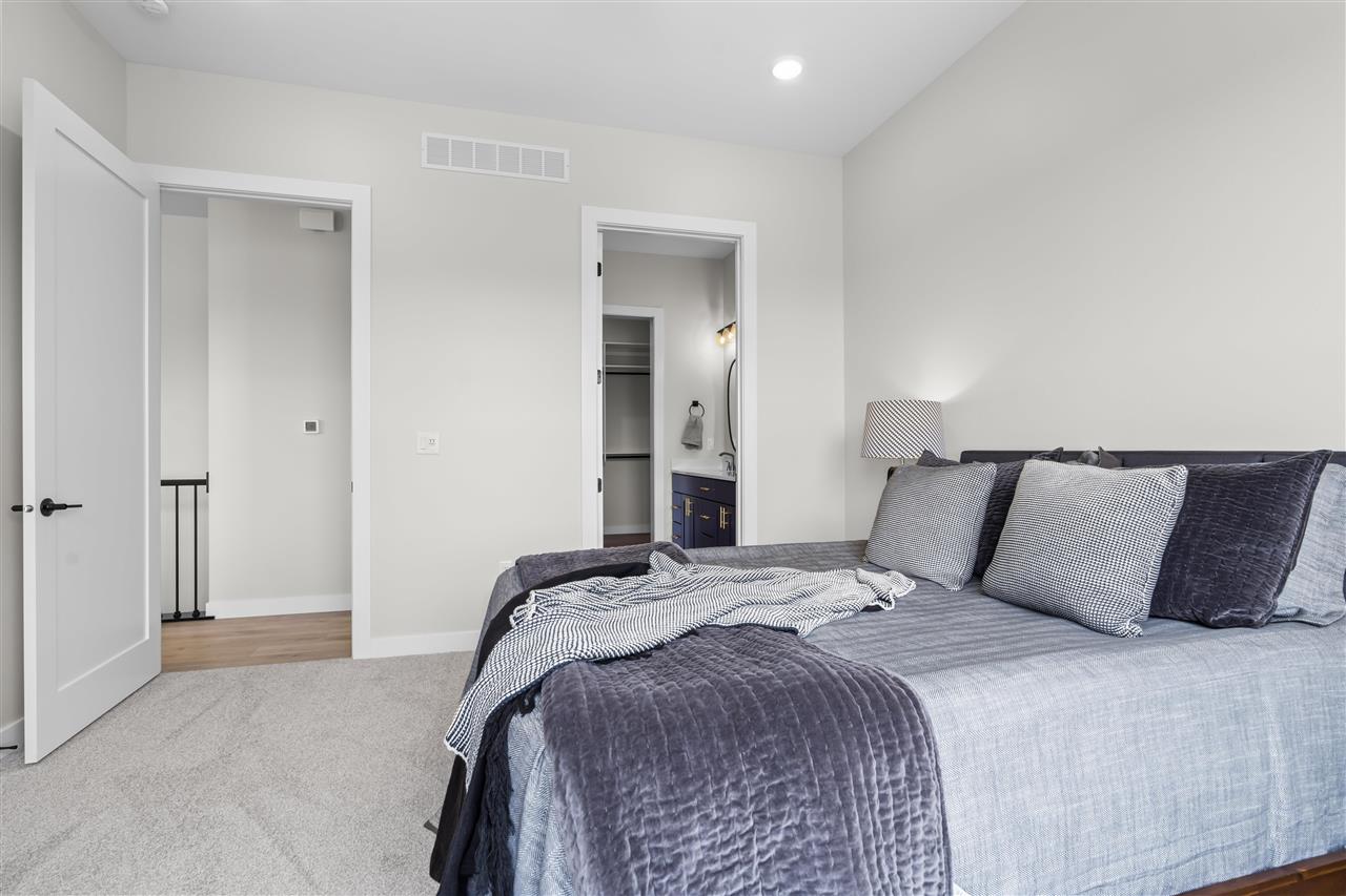 916 Long Dr