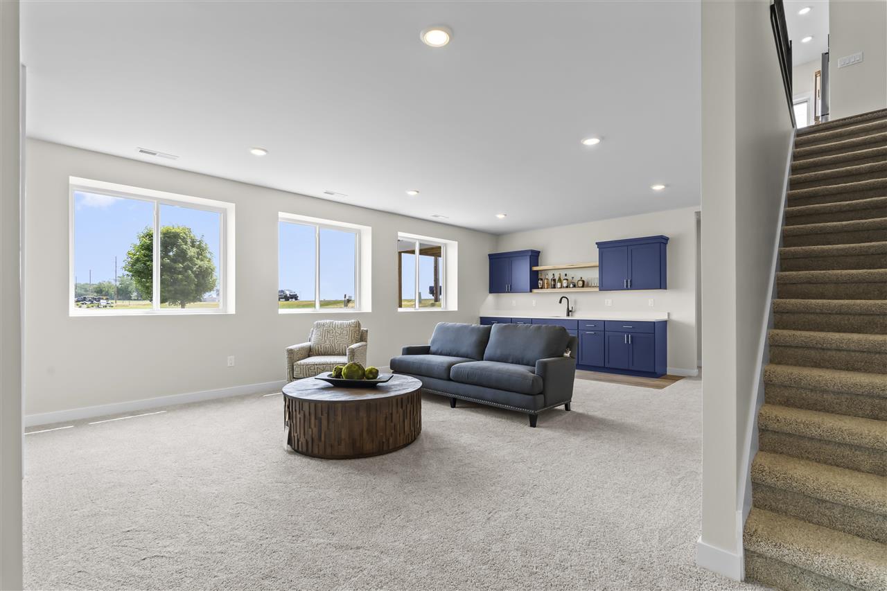 916 Long Dr