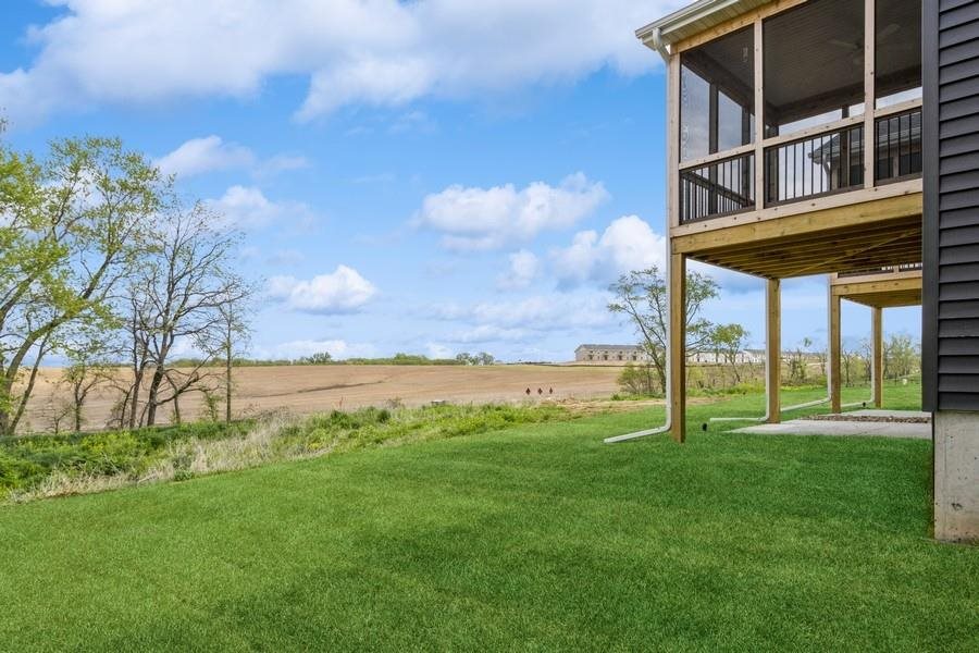 208 Dogwood Ln