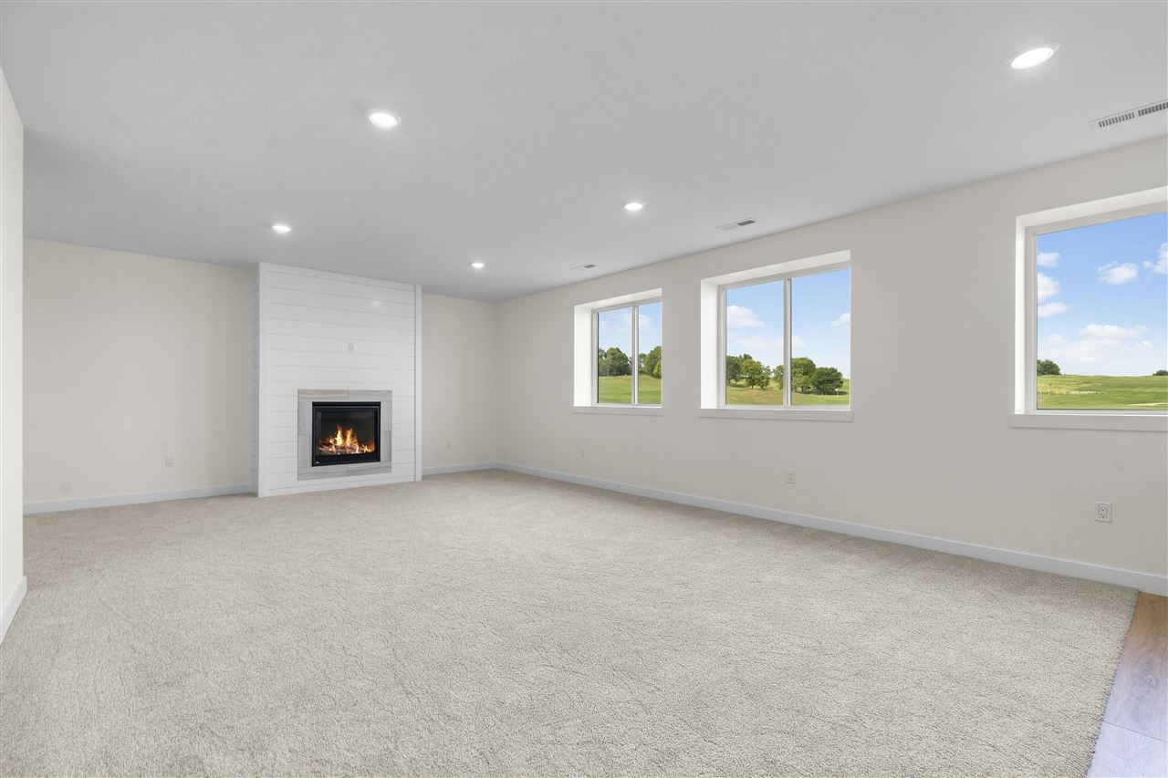 918 Long Dr