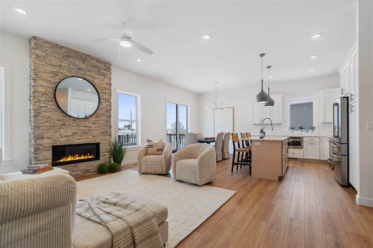 918 Long Dr