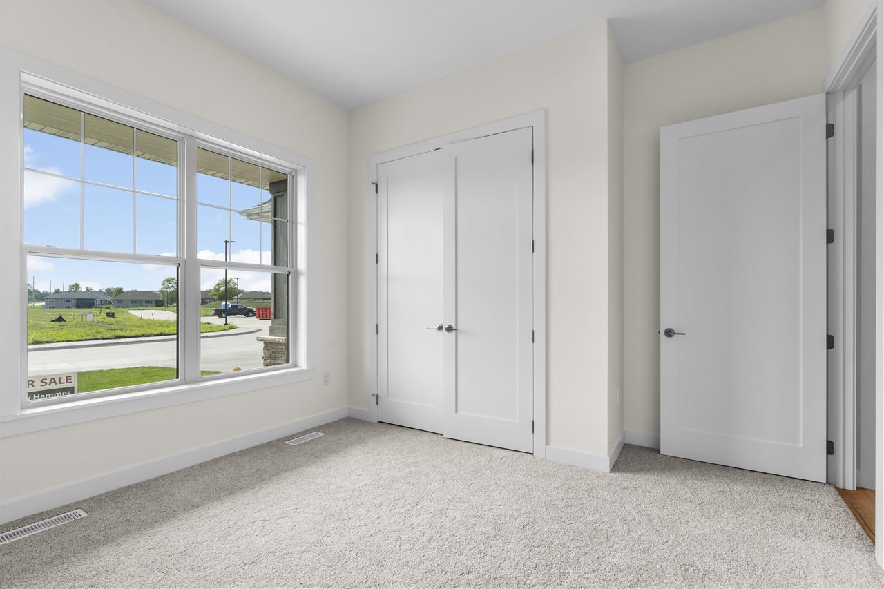 918 Long Dr