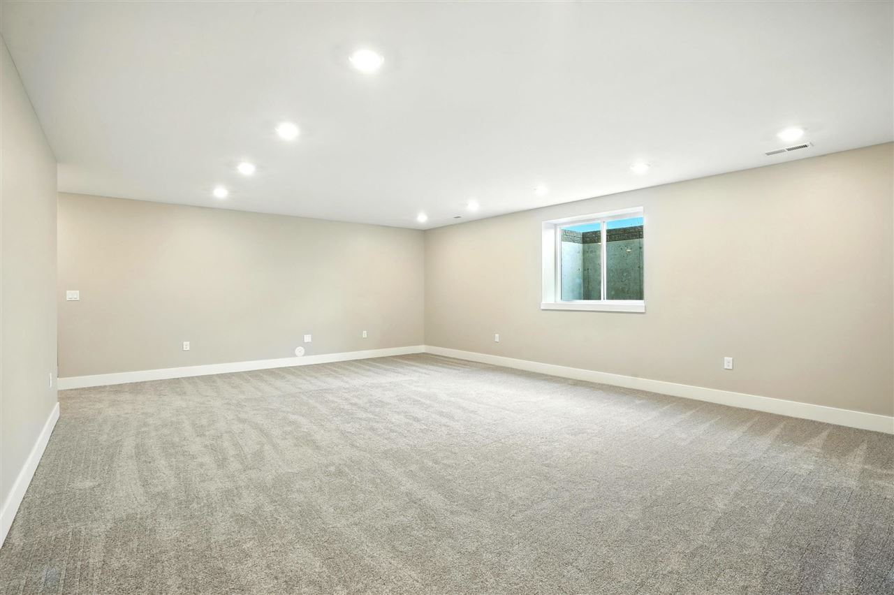904 Long Dr