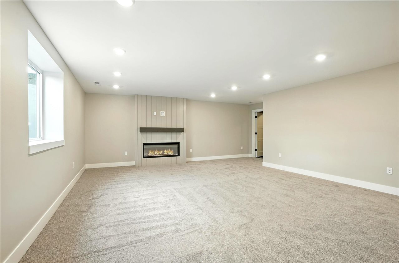 904 Long Dr